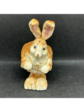 Pacific Rim vintage bobble/nodder rabbit figurine